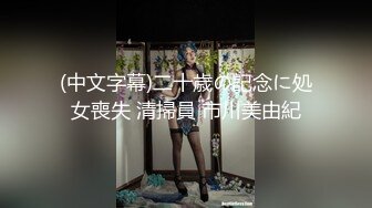 偷拍极品女生如厕，来姨妈了，居然还闻一闻姨妈巾