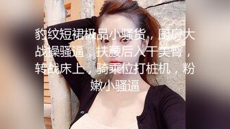 中文字幕 父亲刚离开硕大乳房的美艳妈妈就被儿子一把搂住