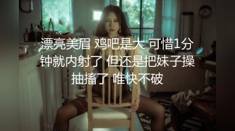 悄悄的跟踪漂亮的美女同桌偷拍她的小嫩B