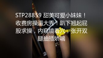 澡堂子内部员工偷窥专门盯着几个好身材的少妇拍