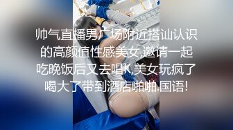 还有什么时候能比现在更快乐 看着两个美女双凤吃鸡 争抢肉棒 互相抚摸身体吃奶子 心里成就感满满