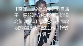 花臂纹身牛仔裤少妇，直接坐上来骑乘抽插，后入操的少妇呻吟连连