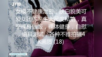 KTV包厢眼罩情趣女郎口罩哥疯狂输出，各种道具强烈快感无视公众场所 沙发上残留着性爱的气味