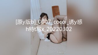 2023 最变态厕拍大神夜市女厕偷拍 直播卖冰粉妹子 拍完逼逼隔着门板喊话把妹子整崩溃了大叫非常刺激