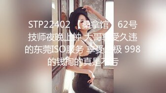 【新片速遞 】在家门口等外卖迟迟不来，好无聊❤️拿出小玩具自己玩了起来！