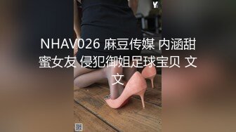 小虎牙清纯甜美少女，蒙上眼睛被狠狠干，毛毛浓密骚逼，一顿猛怼水很多，骑乘位后入，各种姿势输出