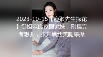 颜值不错的美女主播露脸户外小河边勾搭钓鱼的小哥激情啪啪，让小哥吃奶玩逼口交大鸡巴，无套抽插射她小嘴里