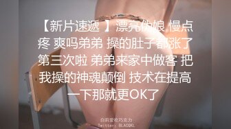   满背纹身萌萌哒双马尾美妞，无聊和炮友来一炮，特写深喉吸吮很卖力，主动上位骑乘