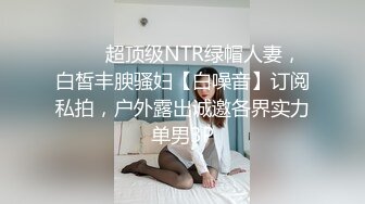 他似乎喜欢舔我的丝袜