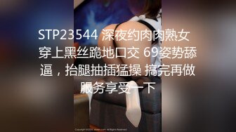 潜入高校女厕偷拍光线很好 对着漂亮妹子的阴户观察了半天