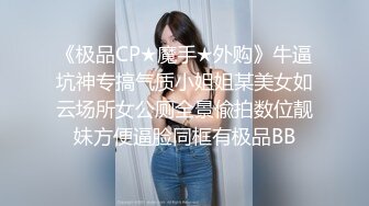  约了个低胸黑裙女神到酒店 这风情很撩人啊，大长腿高挑迷人 舔吸奶子抠逼逼挑逗