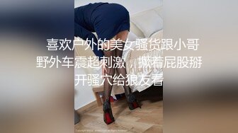 无情哈了少约了个牛仔短裙妹子，沙发上操撩起裙子摸逼，翘起屁股后入抬起双腿抽插猛操