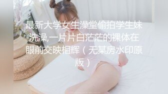 JK装淫荡小骚货，黑白丝袜美腿，没有男人自慰，假屌抽插骚穴，蜜桃美臀地上骑乘，淫水直流