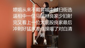 专找阿姨白T熟女换另一个小伙继续操，扒掉内裤上位骑乘，边操边揉捏奶子，抬腿侧入操的爽了