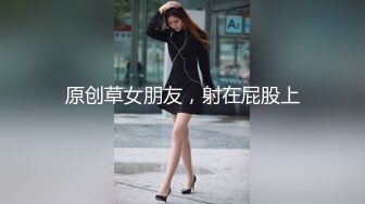  胸前漂亮纹身美女！刮完逼毛再操！大肥臀第一视角后入，主动骑乘位猛砸，手指扣穴自慰