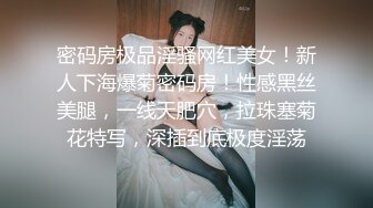 大奶少妇刚睡醒就要来一炮，拨开内裤露逼深喉口交很享受，第一视角抽插喊好爽快点，特写后入猛操进进出出