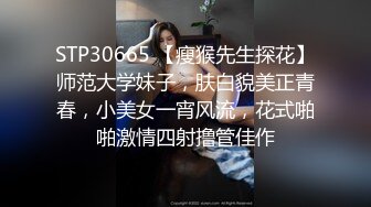 高级商场厕所偷拍到的极品身材疑似空姐的制服妹子，木耳已黑，带着口罩遮不住的美，腿也很美 (1)