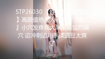 主题酒店真实偸拍小情侣开房疯狂式性爱，反差小骚女对肉棒爱不释手又撸又口