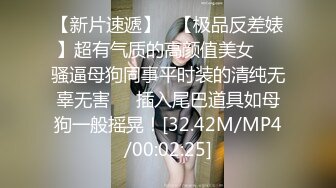  气质型男战女神，姿势高难度花样百出争抢着换着吃屌，打奶炮，靠着床头侧入啪啪，高难度刺激淫乱