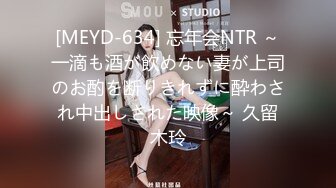 欧美颜值风格TS咸豆 性感黑丝美腿藏着棒棒糖 酒店开好房了，没人帮舔帮插穴，只好拿出自慰棒 插高高潮 射在淫黑丝上！