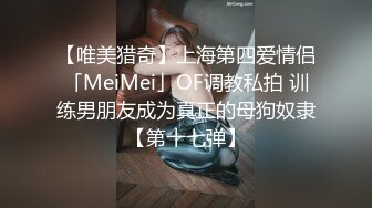  户外少妇勾引路人：怕什么呀帅哥，有人更刺激，他们看到了邀请一起来操我