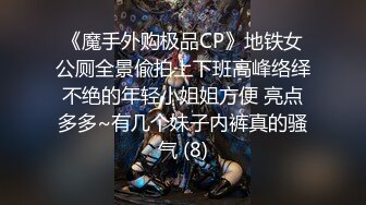 泡泡没人爱性感苗条身材美少妇全身抹油自慰，露奶装翘起屁股假吊摩擦手指扣弄抽插