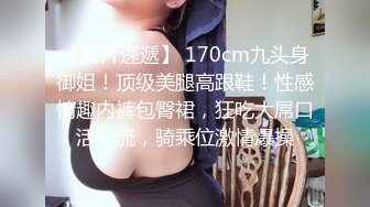 超ミニスカで誘うムチムチ熟女