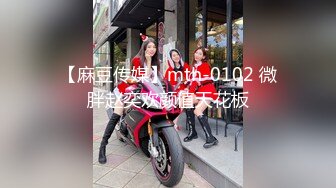 【酒店偷拍6-13】社会小哥带着漂亮女友和她的闺蜜，当着闺蜜面操漂亮女友，害羞到捂脸