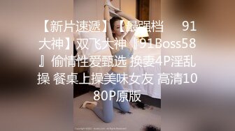  骚妇仰面躺床边舔老公大吊 老公手持自拍杆拍摄 真吊