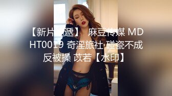 清纯系天花板！18尤物美少女！甜美卡哇伊，黑框眼镜呆萌，脱下裙子贫乳，跪在沙发翘美臀，掰开粉穴