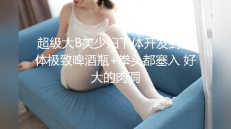 晚上睡不着爬窗偷窥房东刚回家的小女儿洗澡