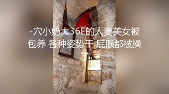  风骚人妻露脸高跟诱惑跟大哥激情啪啪，让大哥用黄瓜捅插骚穴，无套蹂躏床上多体位爆草抽插，内射中出尿尿