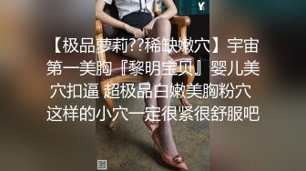 小哥真会玩一个人点了三个妞，制服黑丝诱惑露脸轮流享受小骚逼们的口活服务，还玩乳交激情后入太刺激早泄