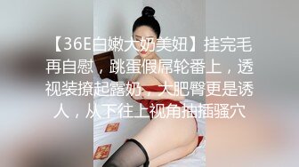 台湾名模曾昕晨沙滩比基尼掉了奶子真大