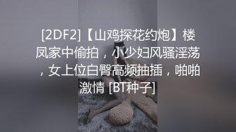 可爱迷人的卷发小姐姐脱光展示身材，小娇乳好想捏一把。