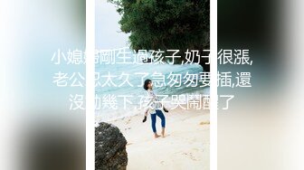 客厅里借助椅子和沙发，两男战一女，不能同时满足他们，一个只能自己撸