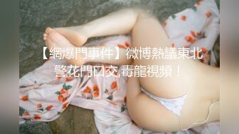 一堆道具漂亮眼睛毛毛浓密美女，翘起屁股黄瓜后入抽插，掰穴特写湿哒哒茄子插入，炮击手指抠逼高潮喷水