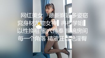 新手上路小哥商场闲逛??电梯偶遇极品巨乳少妇包臀裙无内逛街一路尾随偷拍裙底逼毛还挺黑的