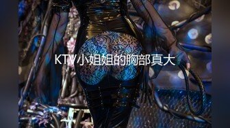 中年大叔忽悠美女顾客做特殊服务，全身按摩撩骚忽悠顾客揉奶玩逼，按摩床上爆草抽插，给骚逼干的神魂颠倒[