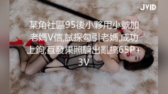 商场女厕全景偷拍珠宝专柜黑丝美女职员的极品鲍鱼