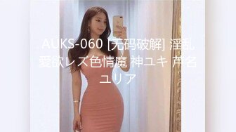 【新片速遞】  美女吃鸡 棒棒真的太大了 一口含不下 贫乳妹子嘴里塞着j鸡吧 被快速抠逼都快哭了