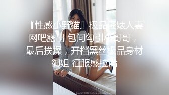 YC商场抄底两个吃零食白裙小美女 纯棉内裤前面有湿痕竟然无毛