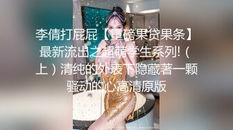  澡堂偷拍高冷少妇全身白嫩透着粉红,小贫乳微微下沉