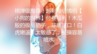 露脸少妇颜值不错大奶子，说着淫声荡语诱惑狼友揉捏骚奶子，撅着屁股掰开骚穴给狼友看，自慰骚逼淫水好多